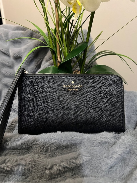 kate spade Handbags - kate spade Black Textured Leather Wristlet Clutch